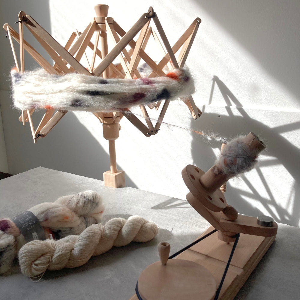 Yarn winder and cross wrench device in beech wood (Set)