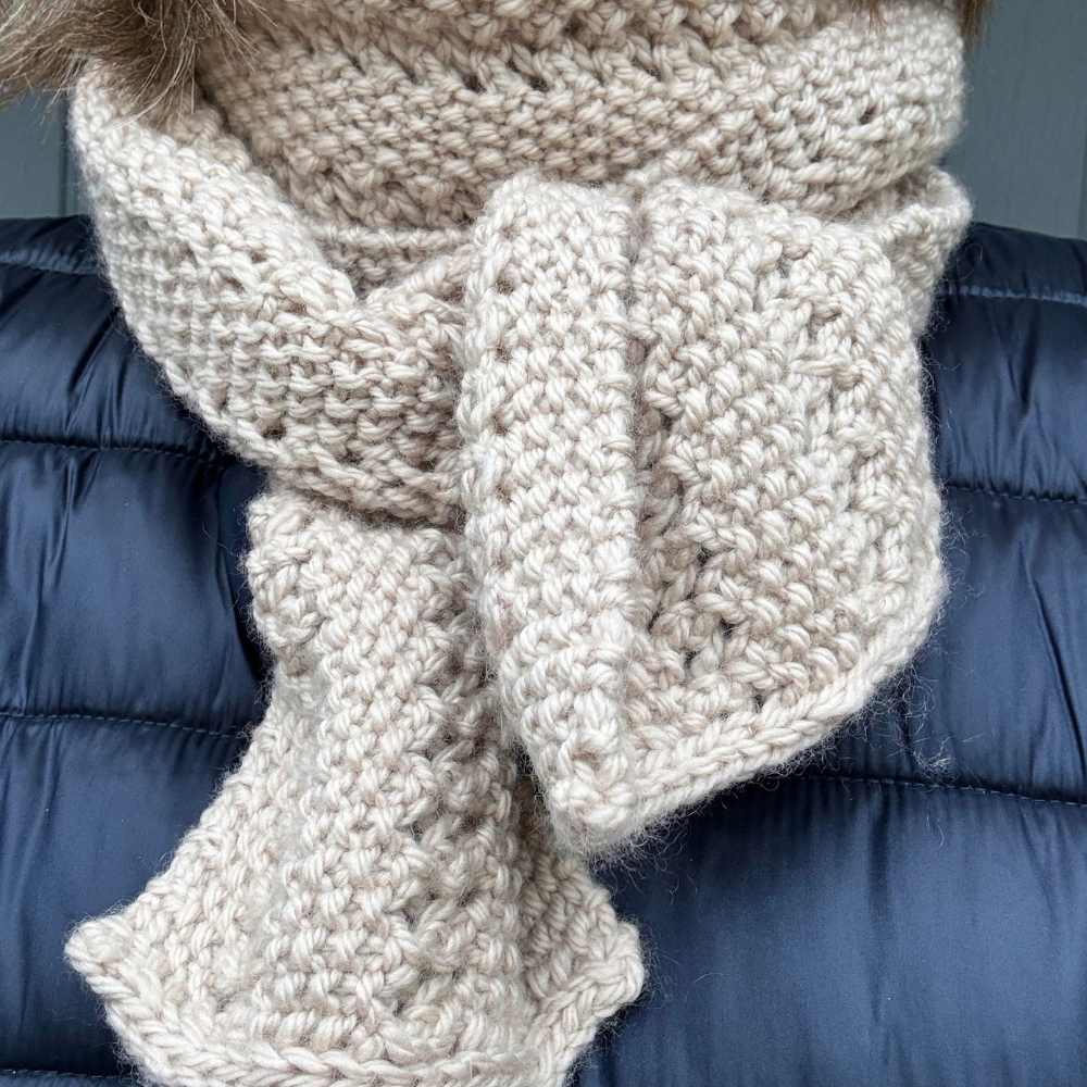 Strikkeopskrift - Emma Scarf/Shawl af Mette Sandgaard Kühl