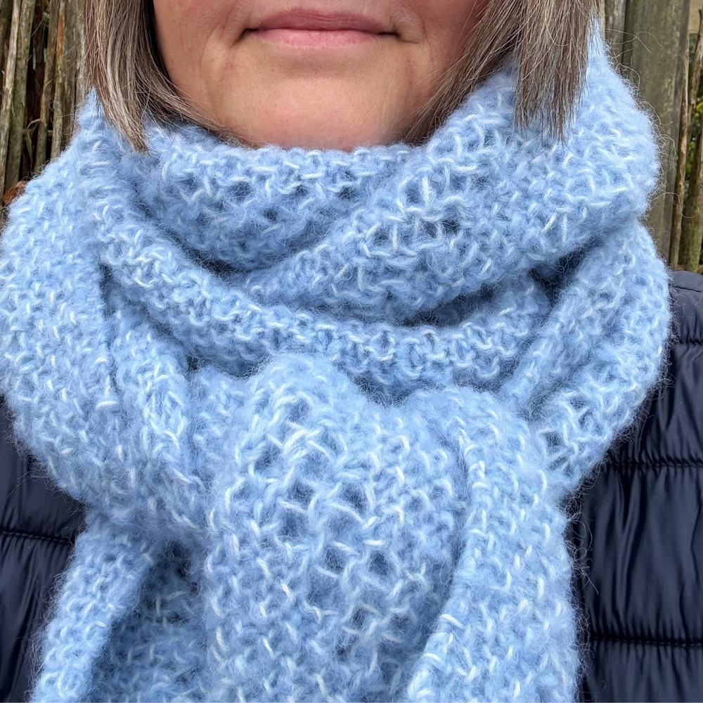 Strikkeopskrift - Emma Scarf/Shawl af Mette Sandgaard Kühl