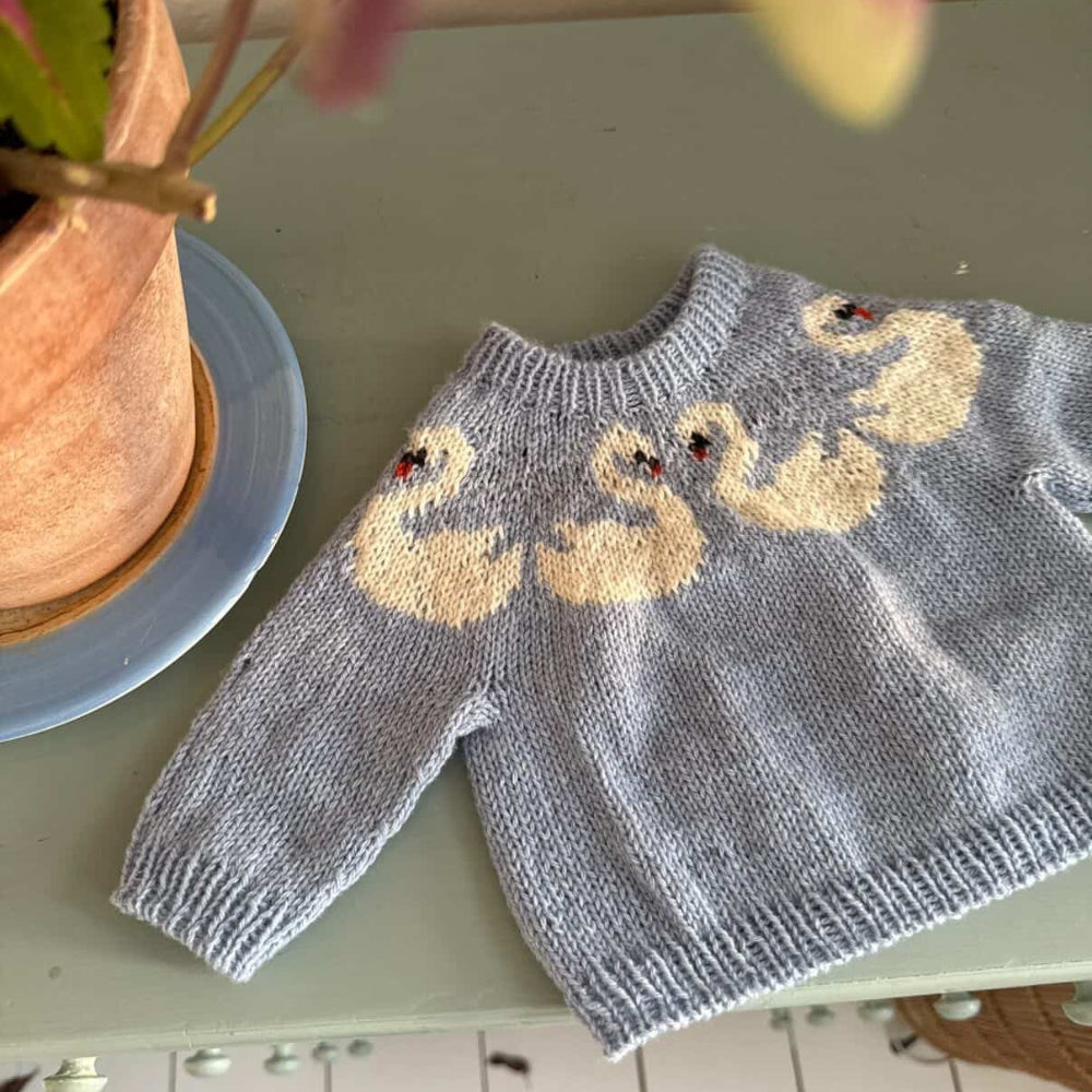Garnkit - Svane Sweater Mini af Strandknit (Eco Soft Cashmere)