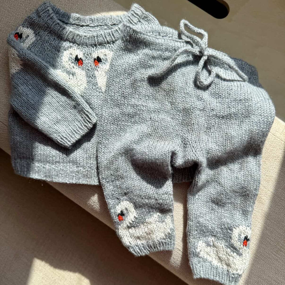 Garnkit - Svane Bukser Mini af Strandknit (Eco Soft Cashmere)