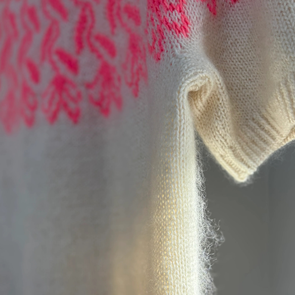 Garnkit - Wild Clover Sweater af Lenes Knitwear - Kortærmet (VIP + Silk Mohair)