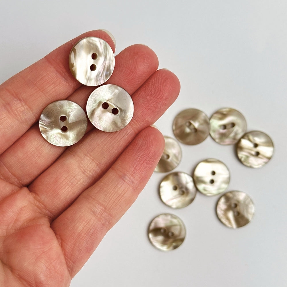 Button - Mother of Pearl Look - Light Cream - 18 mm