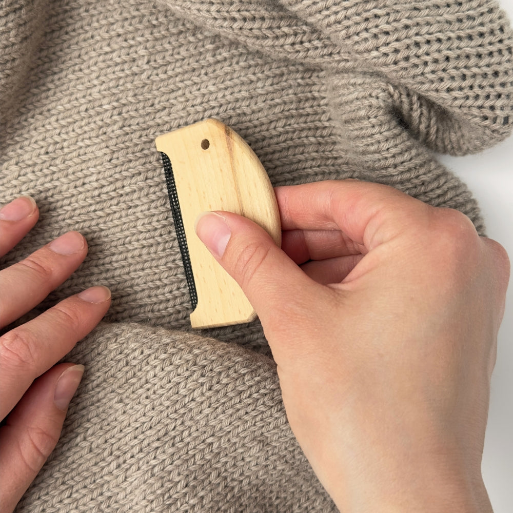 Wooden wool comb