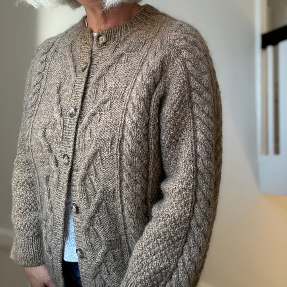 Garnkit - Cable Joy Cardigan af Lenes Knitwear (Misina + Silk Mohair)