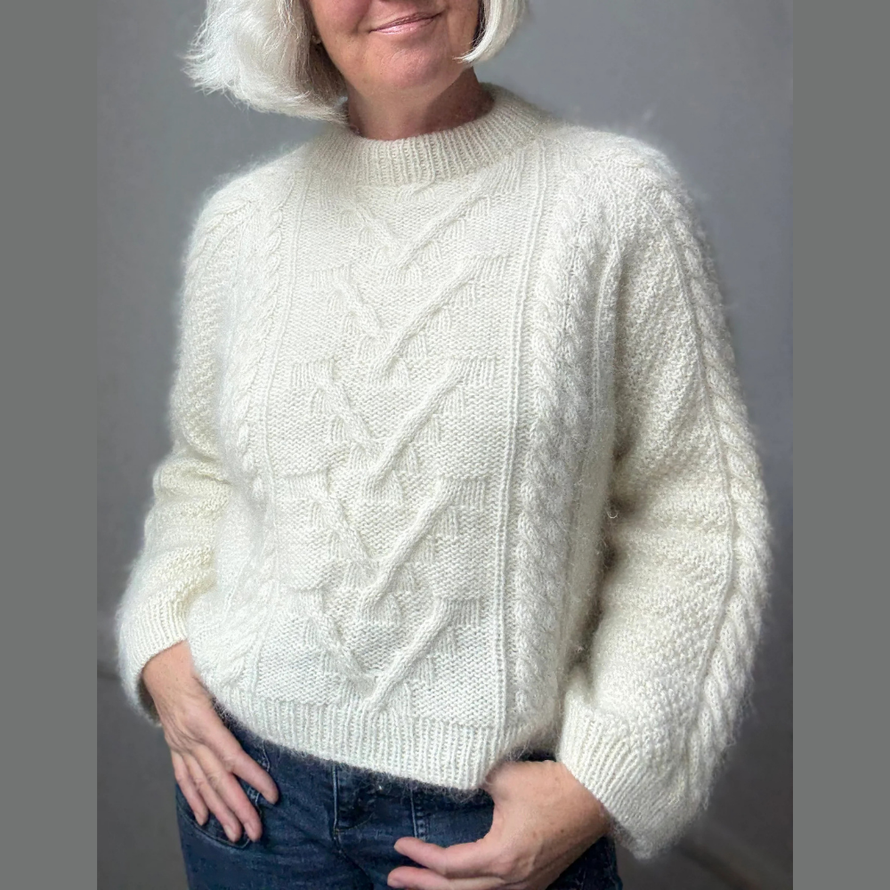 Garnkit - Cable Joy Sweater af Lenes Knitwear (Super Soft + Silk Mohair)