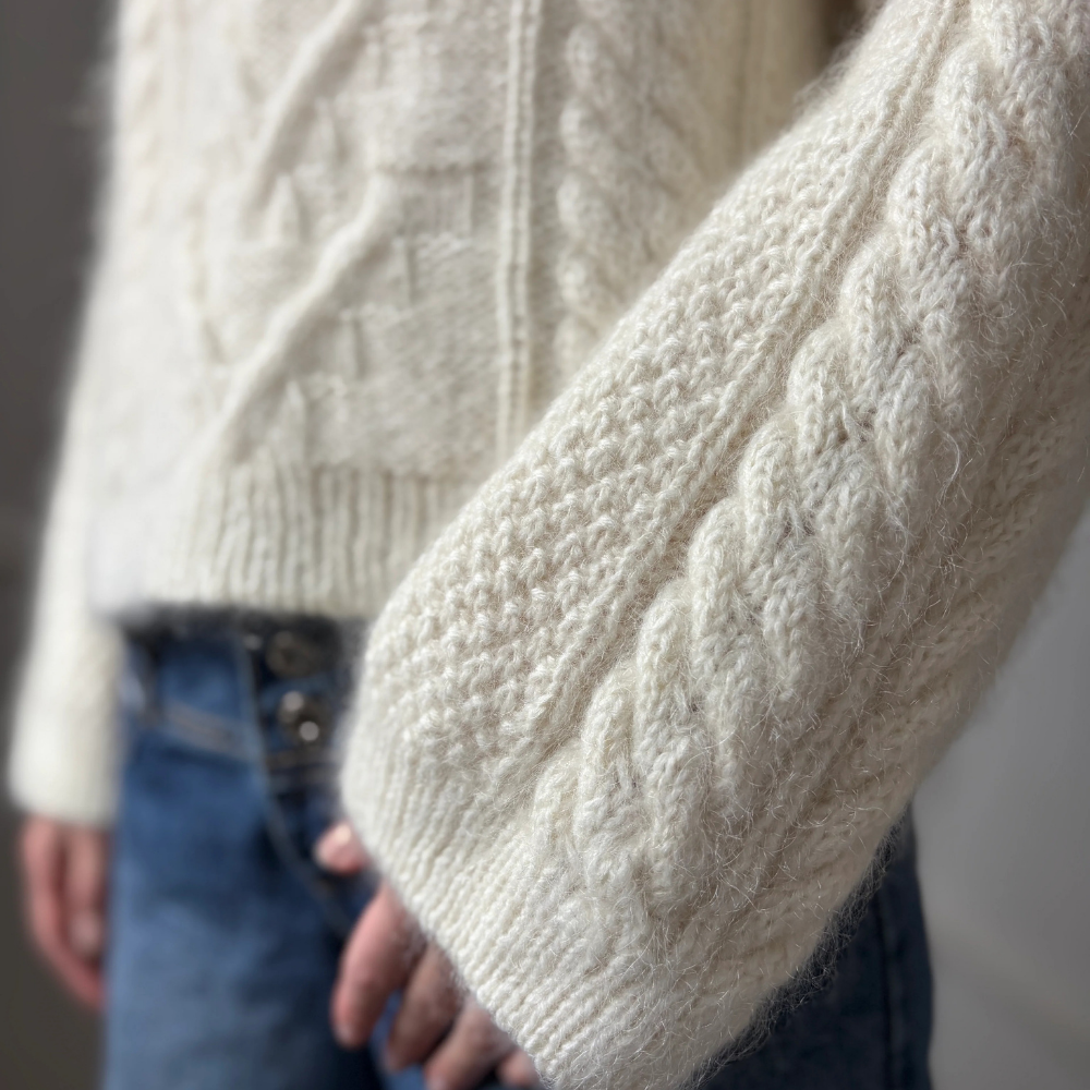 Garnkit - Cable Joy Sweater af Lenes Knitwear (Super Soft + Silk Mohair)