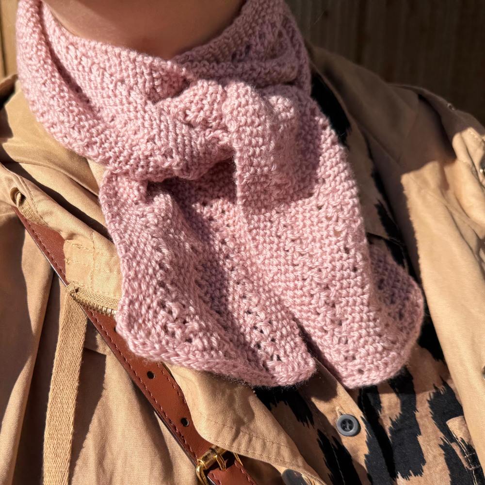 Strikkeopskrift - Emma Scarf/Shawl af Mette Sandgaard Kühl