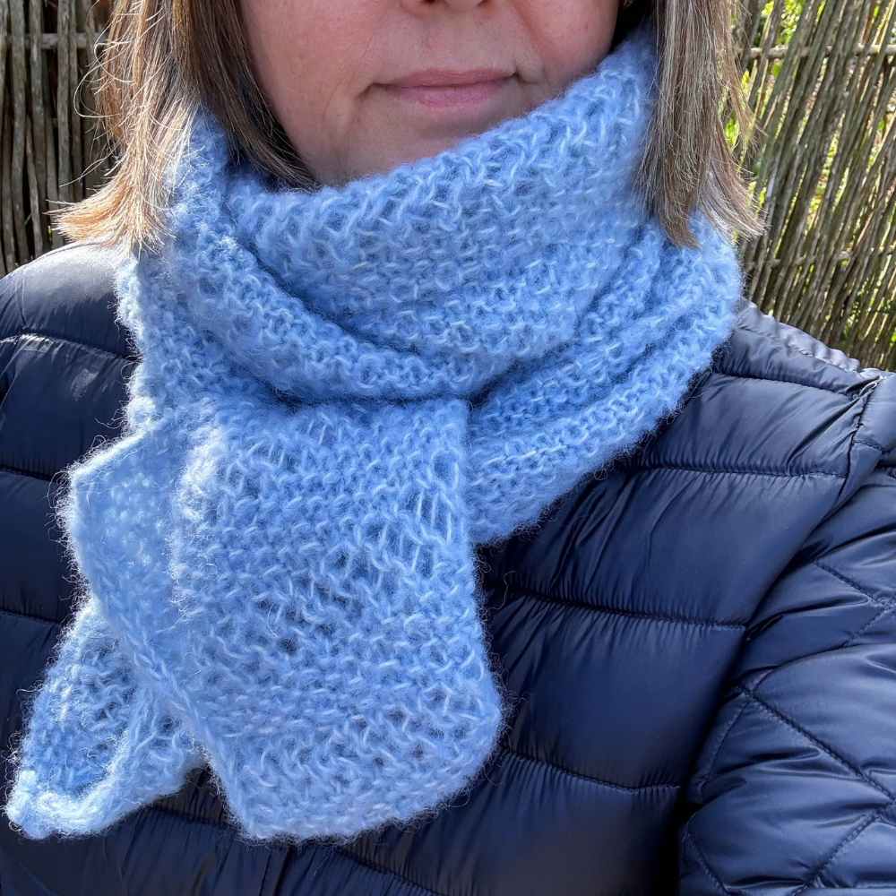 Strikkeopskrift - Emma Scarf/Shawl af Mette Sandgaard Kühl