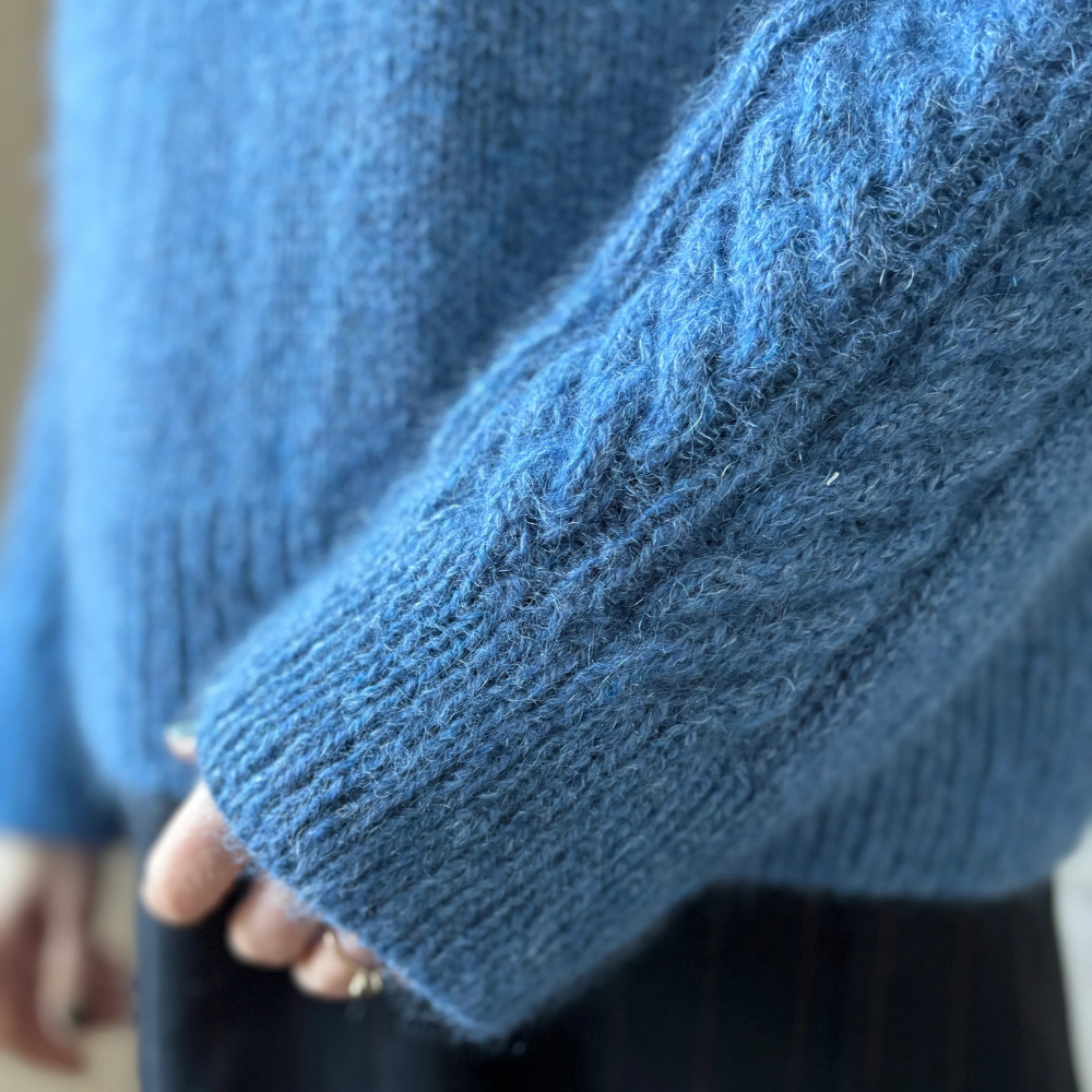 Garnkit - Simply Cable Sweater af Lenes Knitwear (Shetland Wool + Silk Mohair)