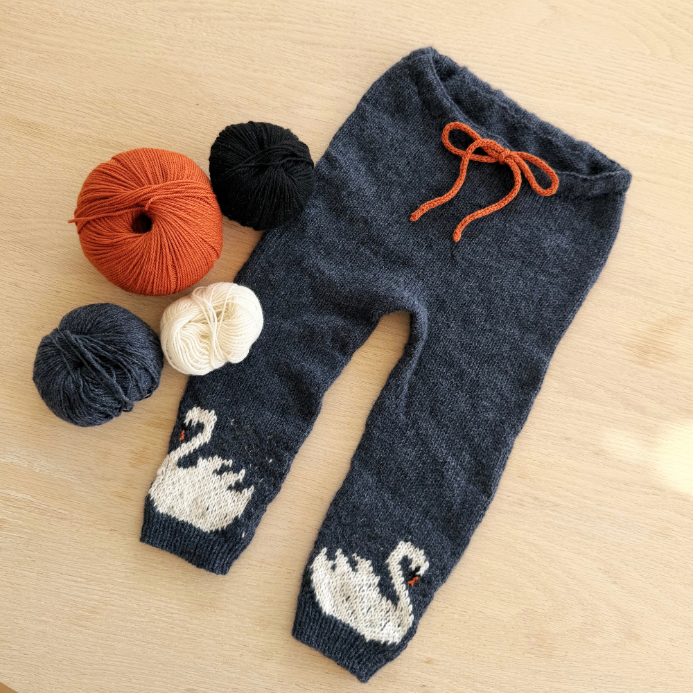 Garnkit - Svane Bukser Mini af Strandknit (Eco Soft Cashmere)