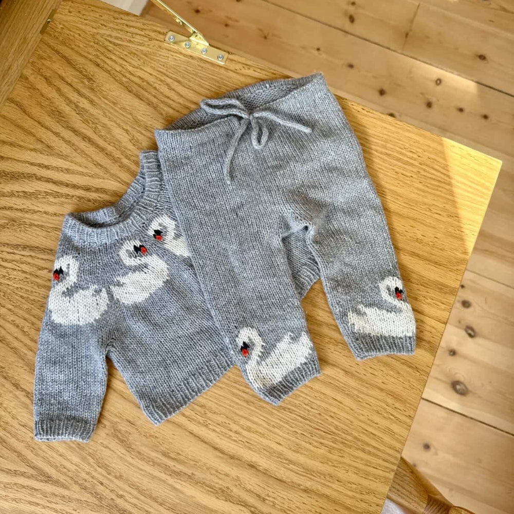 Garnkit - Svane Bukser Mini af Strandknit (Eco Soft Cashmere)