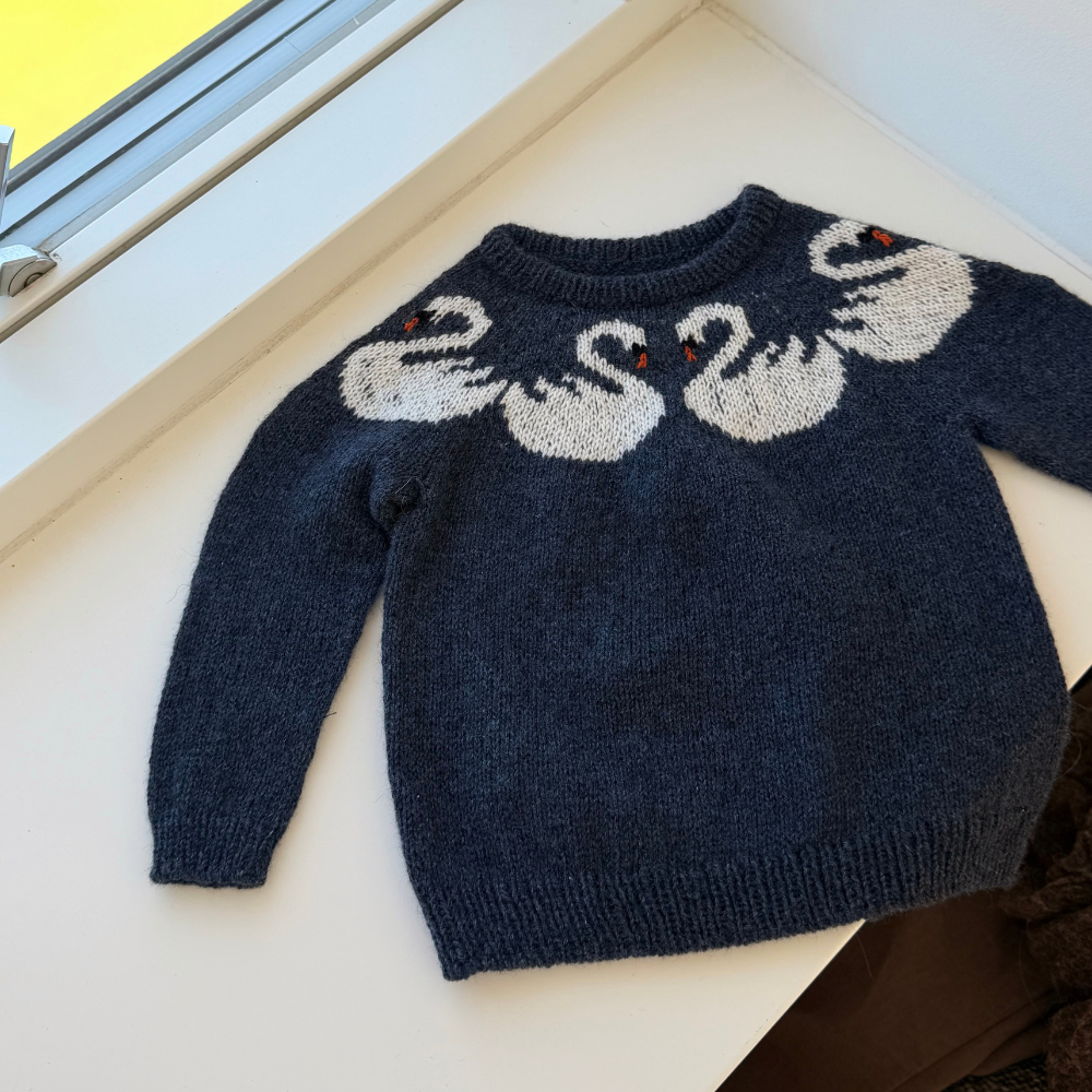 Garnkit - Svane Sweater Mini af Strandknit (Eco Soft Cashmere)