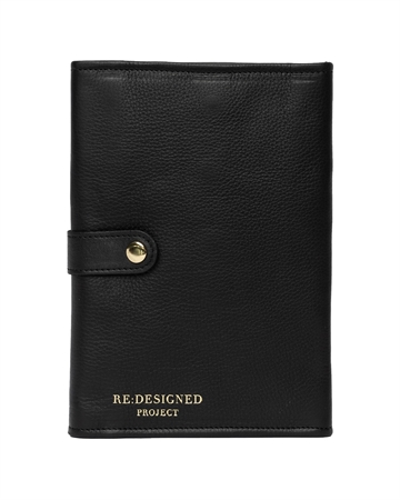 Redesigned Project 7 - Etui til strikkepinde - Black/Gold