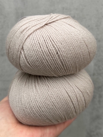 VIP - Cashmere/Merino - French Oak - A4953